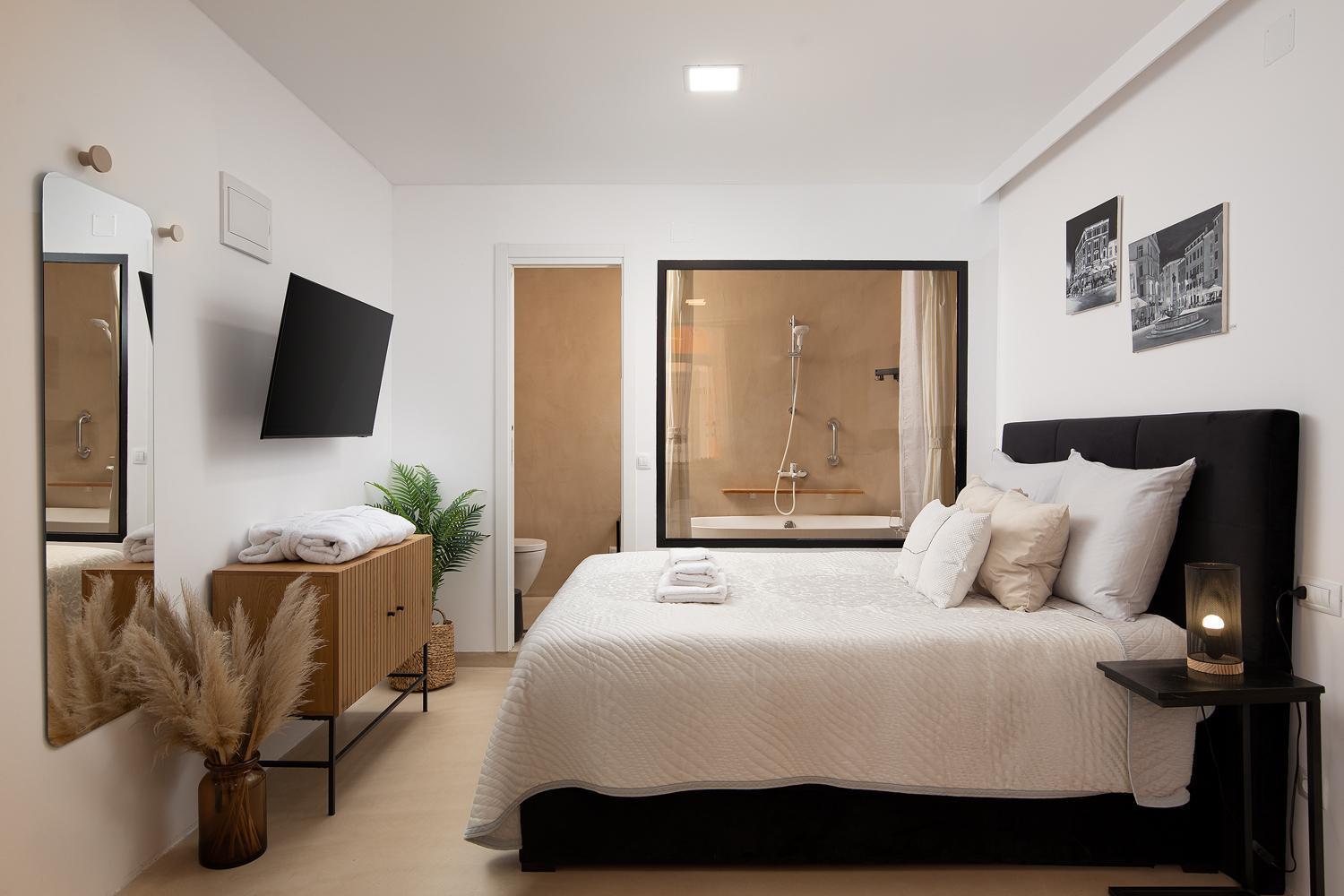 Deluxe Studio In City Center With Free Private Parking 罗维尼 外观 照片