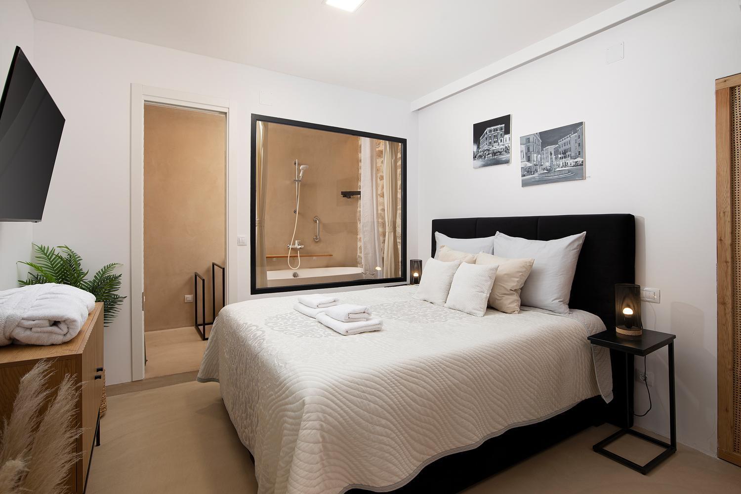 Deluxe Studio In City Center With Free Private Parking 罗维尼 外观 照片