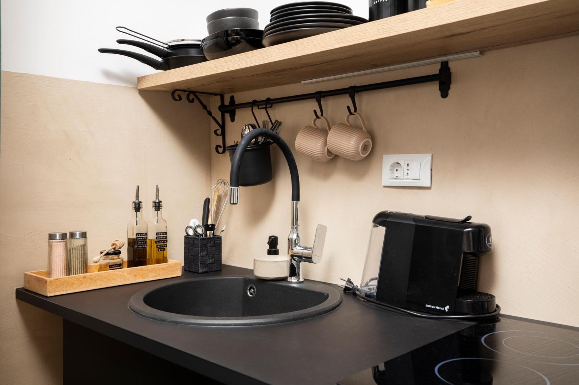 Deluxe Studio In City Center With Free Private Parking 罗维尼 外观 照片